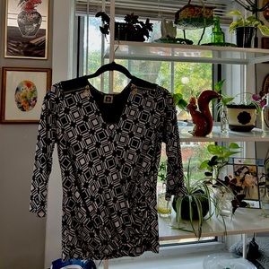 Anne Klein funky business smart 3/4 sleeve top with gold hardware and ruching